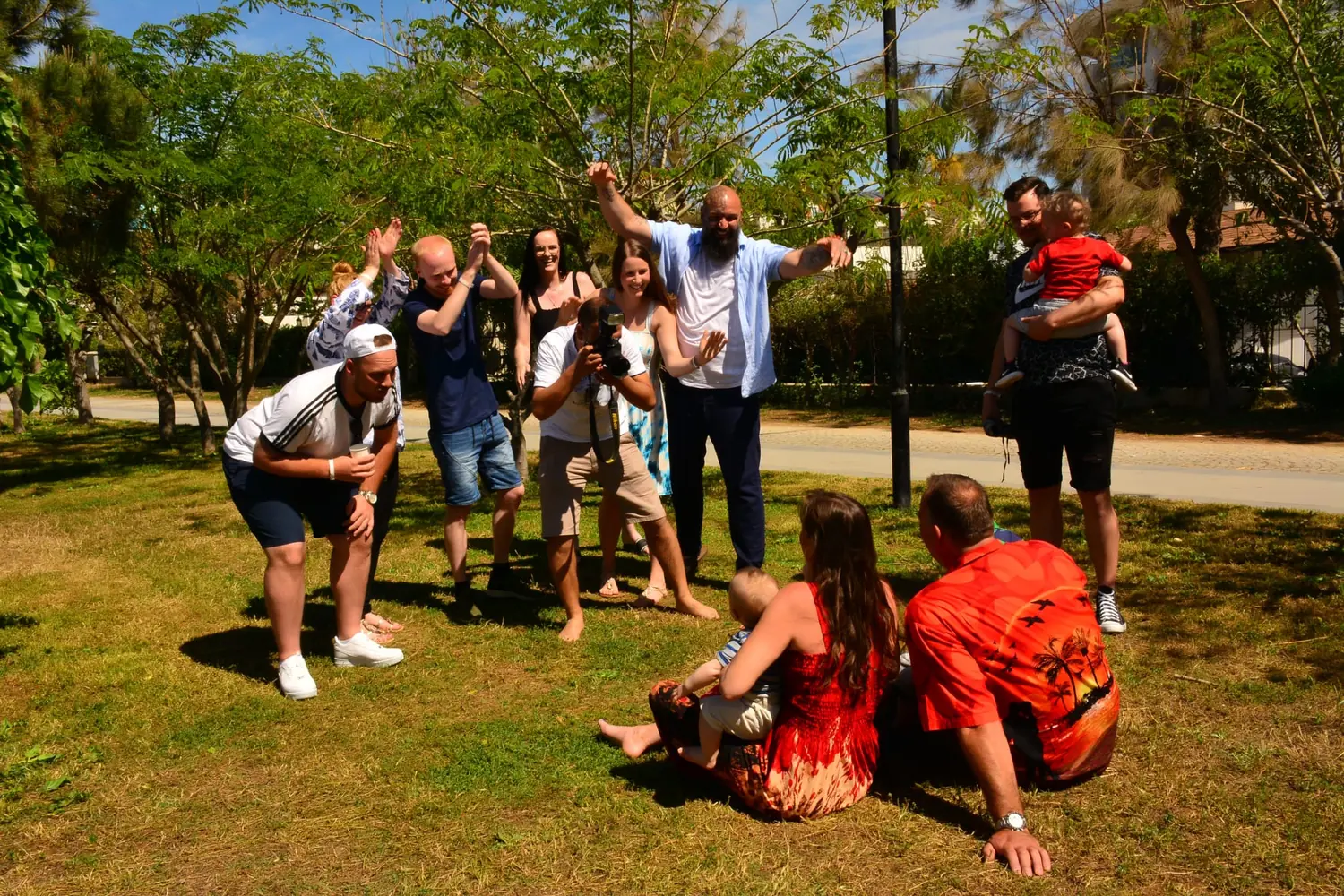 Lustiges Gruppenfoto im Park